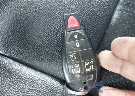 2015 Dodge Grand Caravan Sxt Plus z USA, uszkodzony, nr VIN 2C4RDGCG2FR691060